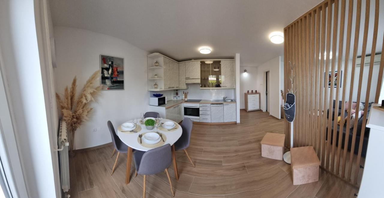 Harmony Apartment Koper Luaran gambar