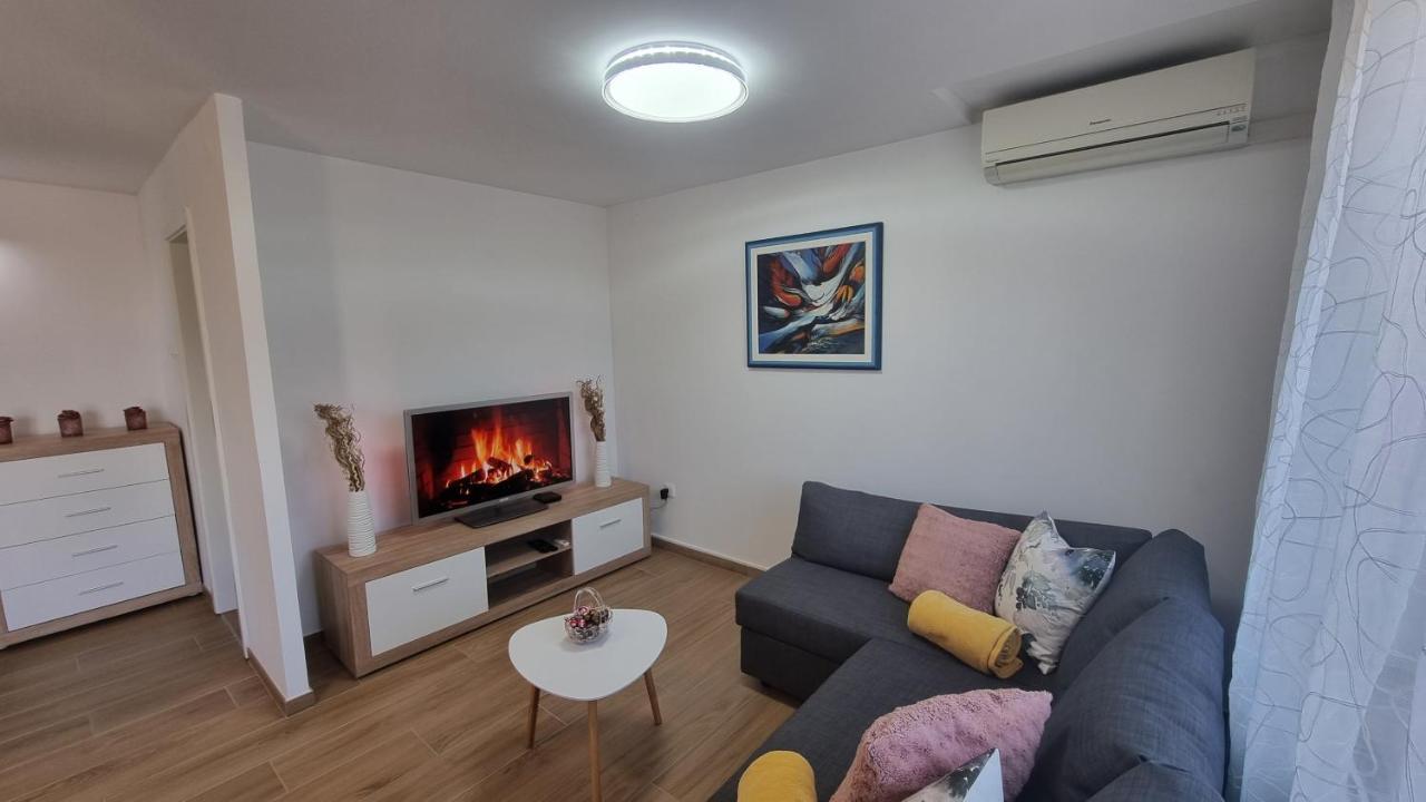 Harmony Apartment Koper Luaran gambar